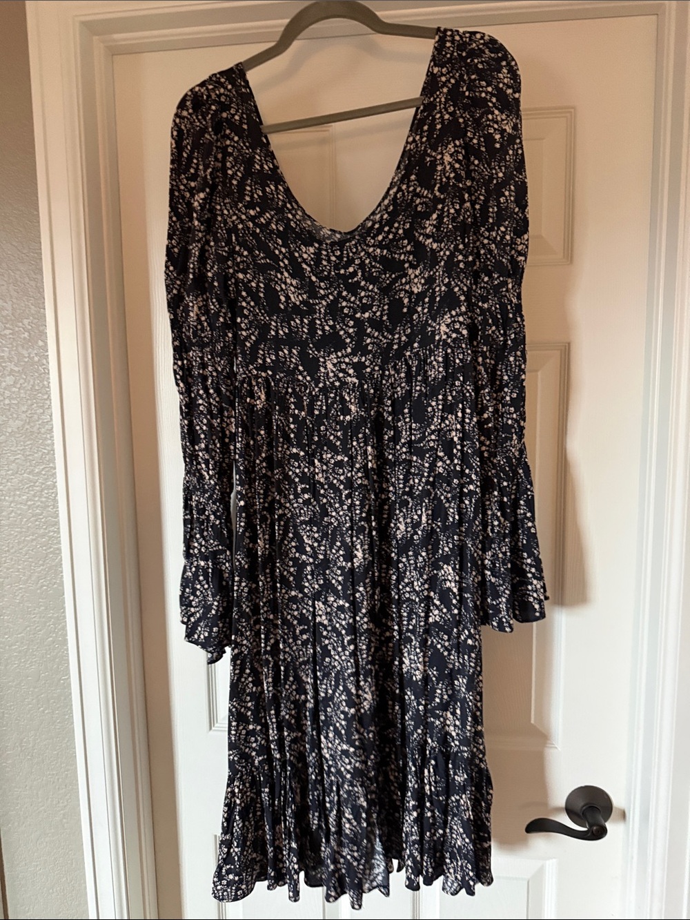Women’s Black Floral V-Neck Dress